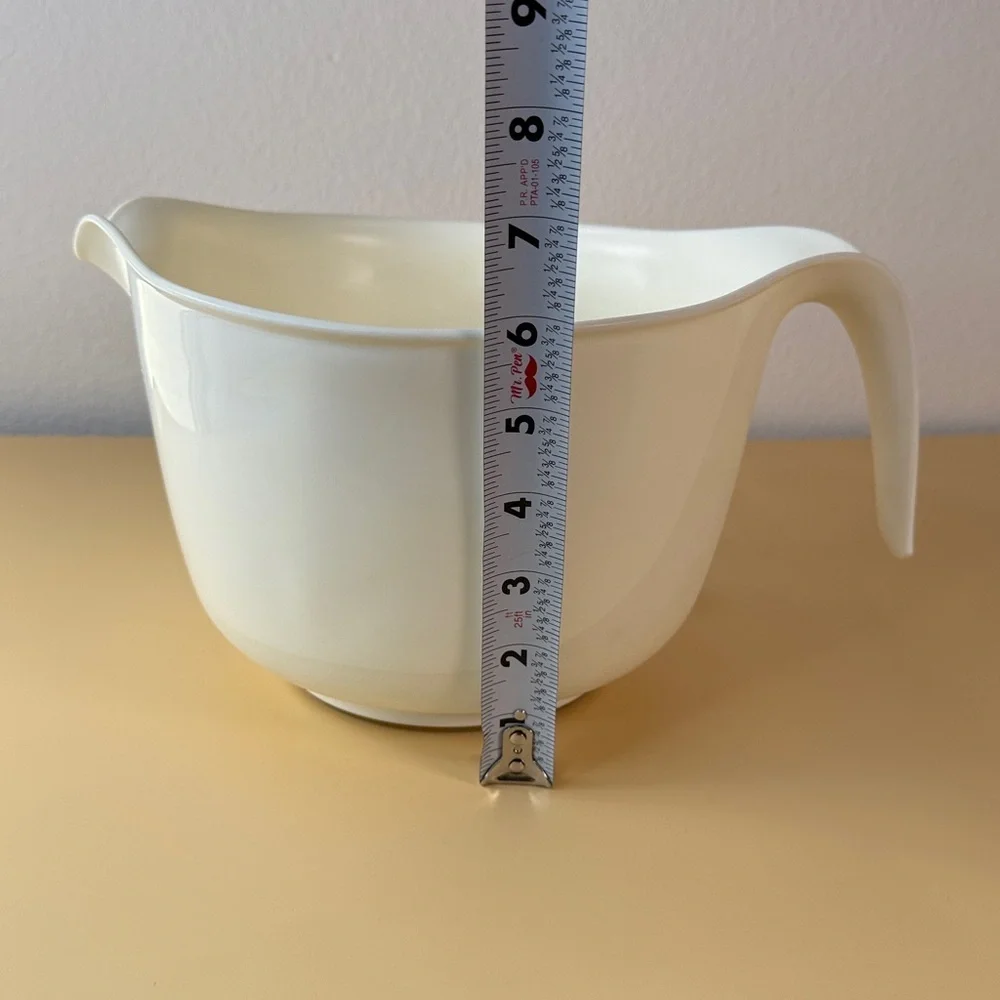 Elegant White Cake Mixer Container